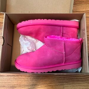 hot pink ultra mini uggs